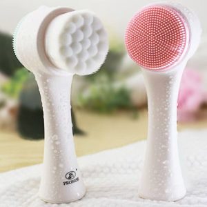 Silicone and bristle face brush